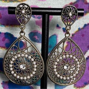 NWT Anna & Ava Filigree Tear Drop Earring